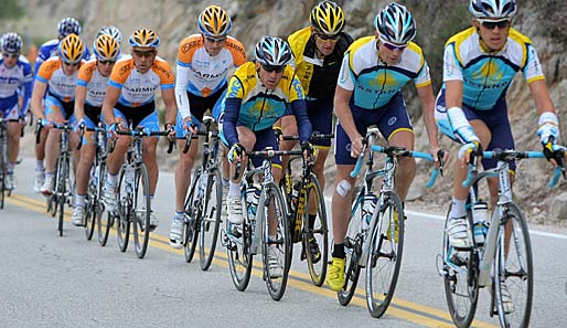 Ohne die Anweisungen ihrer Teamchefs müssen die Fahrer zwei Tour-Etappen bestehen