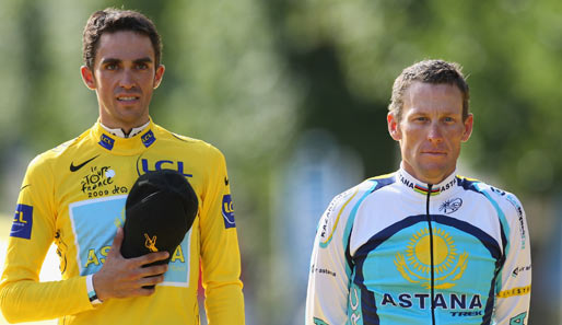 Alberto Contador (l.) und der ehemalige Tourminator Lanse Armstrong (r.)