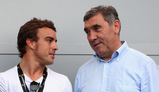 Eddy Merckx (r.) im Sommer 2009 mit Formel-1-Fahrer Fernando Alonso