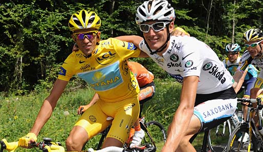 Alberto Contador (l.) gewann die Tour de France 2009 vor Andy Schleck (l.)