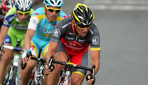 Lance Armstrong kam bei der ersten Etappe der Murcia-Rundfahrt mit dem Hauptfeld ins Ziel