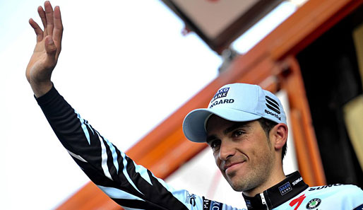 Alberto Contador freut sich über seinen Sieg - wie lange er das noch kann, ist bislang weiter offen