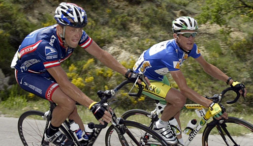 Tyler Hamilton (r.) und Lance Armstrong bei der Dauphine Libere 2004