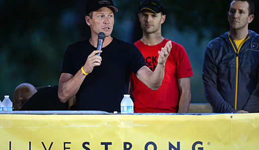 Hat Lance Armstrong (l.) einen Auftritt Obamas bei einer Livestrong-Veranstaltung gefordert?