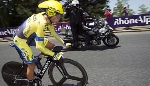 Alberto Contador übernimmt das Gelbe Trikot