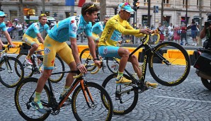 Vincenzo Nibali (r.) fasst 2015 den Tour- und Giro-Sieg ins Auge