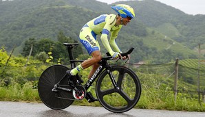 Contador trotzte dem Regen und darf sich wieder das rosa Trikot überziehen