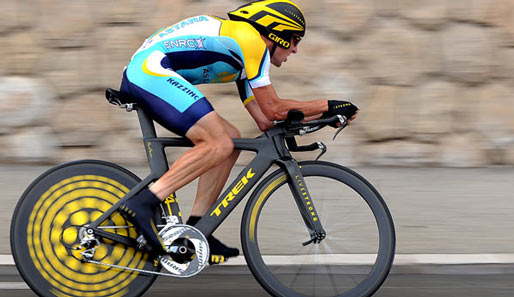 Nur um Hundertstel verpasste Lance Armstrong das Gelbe Trikot beim Teamzeitfahren