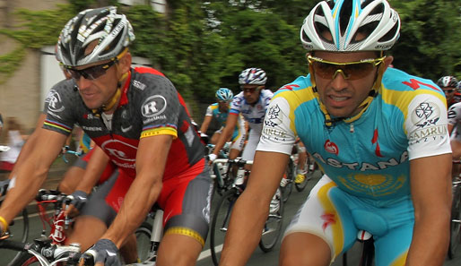 Lance Armstrong (l.) und Alberto Contador fuhren 2009 noch zusammen beim Team Astana