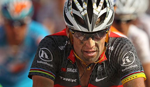 Lance Armstrong verlor nach einer Reifenpanne den Anschluss an die Spitzengruppe