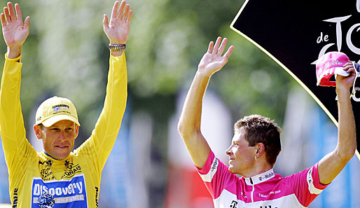 Jan Ullrich (r.) hat sich vor seinen ehemaligen Rivalen Lance Armstrong gestellt