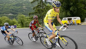 Alberto Contador (r.) geht als Titelverteidiger in die Tour