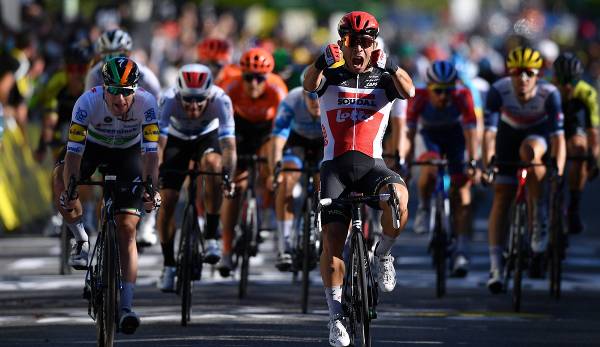 Caleb Ewan bejubelt seinen Sieg auf der 3. Etappe der Tour de France.