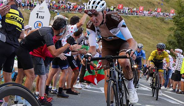 Romain Bardet steigt aus der Tour de France.