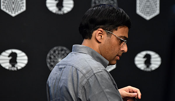 Viswanathan Anand setzt sich durch den Sieg im Top-Duell mit Sergey Karjakin wieder an die Spitze