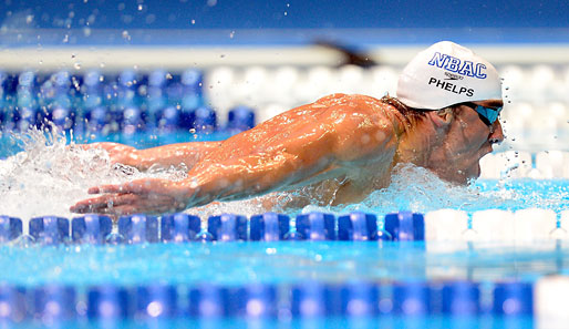 Michael Phelps schlug über 200 Meter Schmetterling nach 1:53,66 Minuten an