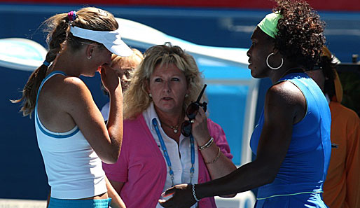 Unter Tränen musste Victoria Asarenka (l.) gegen Serena Williams aufgeben
