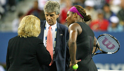 Serena Williams (r.) verlor ihr Match gegen Cim Clijsters glatt in zwei Sätzen