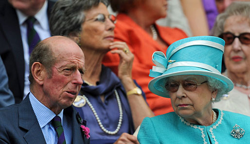 Queen Elisabeth II. lässt es sich nicht nehmen, das Turnier aus nächster Nähe zu verfolgen
