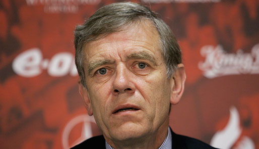 Der ehemalige bayerische Politiker Georg von Waldenfels bekleidet seit Dezember 1999 das Amt des Präsidenten des Deutschen Tennis-Bundes