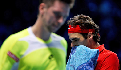 Roger Federer (r.) hat im 16. Vergleich mit Robin Söderling zum 15. Mal gewonnen
