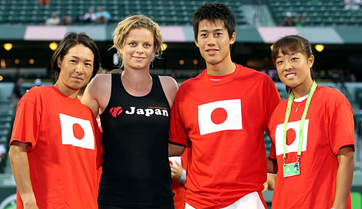 Die Belgierin Kim Clijsters (2.v.l.) setzt sich für die Opfer der Katastrophe in Japan ein