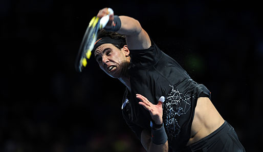Rafael Nadal schlägt im Davis-Cup-Finale für die Spanier auf