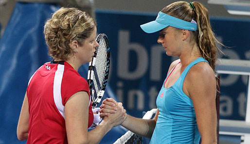 Kim Clijsters (l.) musste das Match geben Daniela Hantuchova (r.) mit Schmerzen an der Hüfte aufgeben