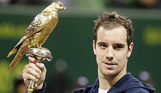 Für den Turniersieg in Doha gab's einen goldenen Falken für Richard Gasquet
