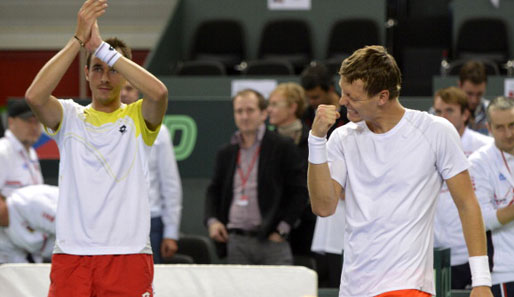 Tomas Berdych (r.) und Lukas Rosol feiern ihren Sieg gegen die Schweiz