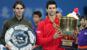 Rafael Nadal (l.) und Novak Djokovic schließen das Tennisjahr auf Rang eins und zwei ab