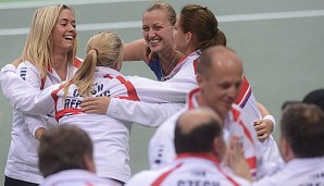 Petra Kvitova (2.v.r.) feiert mit ihren Teamkolleginnen den Finaleinzug