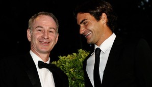 John McEnroe (l.) ist von Roger Federer begeistert