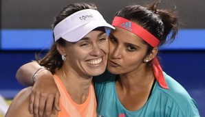 Martina Hingis (l.) und Sania Mirza haben ihren zehnten Turniersieg in Folge gefeiert