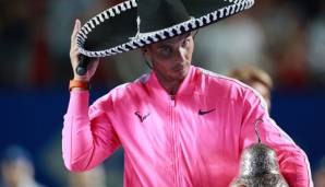 Rafael Nadal wird für seinen Sieg in Acapulco mit Sombrero und Birne geehrt.