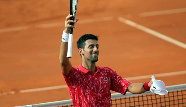 Novak Djokovic spielt dieser Tage bei der Adria Tour vor vollen Tribünen - trotz Corona.