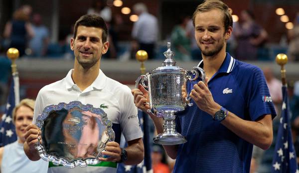 Daniil Medvedev (r.) gab lediglich einen Satz auf dem Weg zu seinem ersten Grand-Slam-Titel ab. Novak Djokovic besiegte er im Finale glatt.