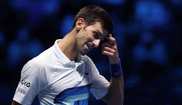 Der serbische Tennisstar Novak Djokovic hält sich bezüglich seines Impfstatus weiter bedeckt und lässt damit einen Start bei den Australian Open offen.