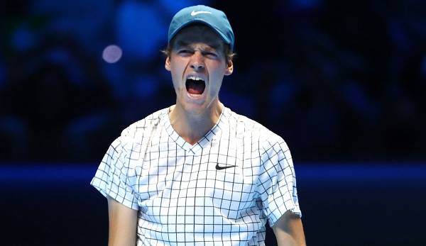 Tennis-Toptalent Jannik Sinner hat die italienischen Fans bei den ATP Finals den Ausfall von Matteo Berrettini schnell vergessen lassen.