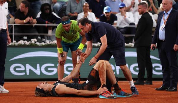 Alexander Zverev verletzte sich im French Open-Halbfinale gegen Rafael Nadal und fällt auf unbestimmte Zeit mit einer Sprunggelenksverletzung aus.