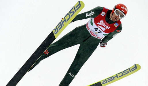 Björn Kircheisen springt beim Weltcup in Val di Fiemme als Zweitplatzierter