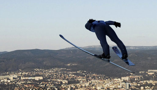 Ob Skispringerinnen künfitg in das Olympische Programm aufgenommen werden, ist offen