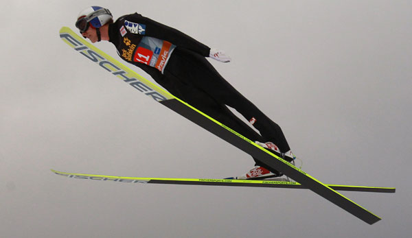 Gregor Schlierenzauer hat das Auftaktspringen der Vierschanzentournee gewonnen