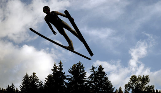 Mixed-Skispringen soll olympisch werden