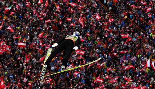 Ab ins rot-weiß-rote Fahnenmeer: 2012 landete Gregor Schlierenzauer in Innsbruck auf Rang 2