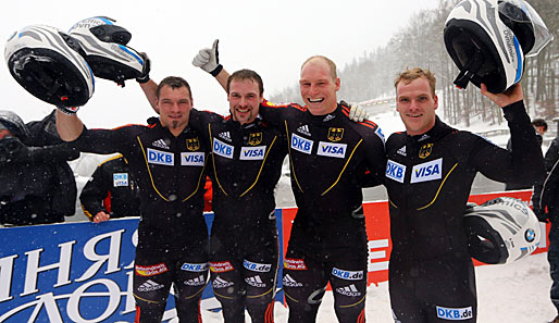 Maximilian Arndt (r.) bejubelte mit seinen Anschiebern den Weltcup-Erfolg in Altenberg