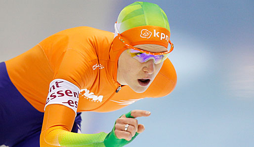 Ireen Wüst hat das Auftaktrennen beim Weltcup in Inzell über 1500 Meter gewonnen