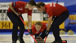 Die deutschen Curling-Herren kämpfen weiter um ihr Olympia-Ticket für Sotschi 2014