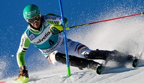 Felix Neureuther liegt nach dem Slalom auf Rang zwei