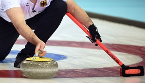 Am Montagabend spielen die deutschen Curling-Herren gegen Dänemark